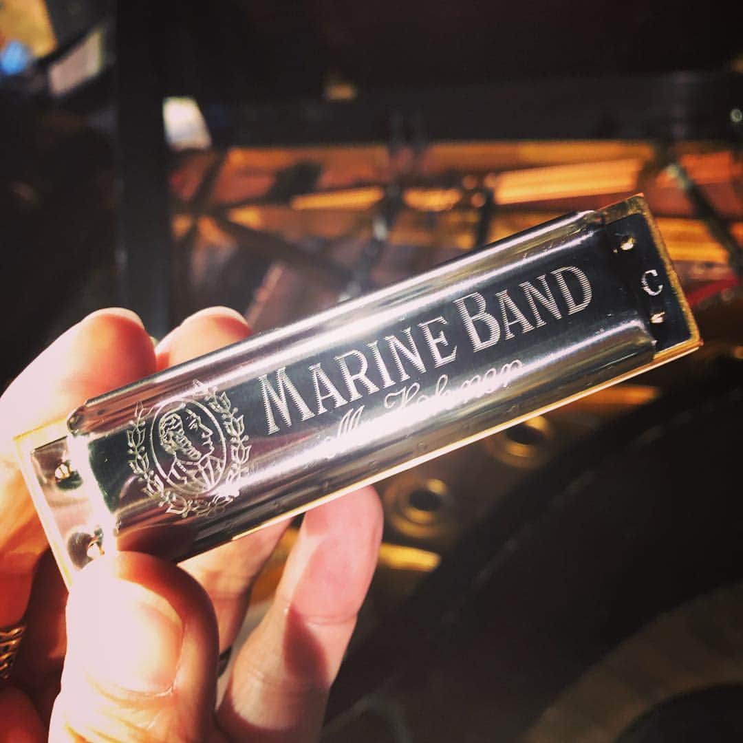 木山裕策さんのインスタグラム写真 - (木山裕策Instagram)「久しぶりにブルースハープを新調🎶  今回のUTAMESHIライブの「PIANOMAN」はこれで演奏しました〜😁」3月21日 22時49分 - kiyamayusaku