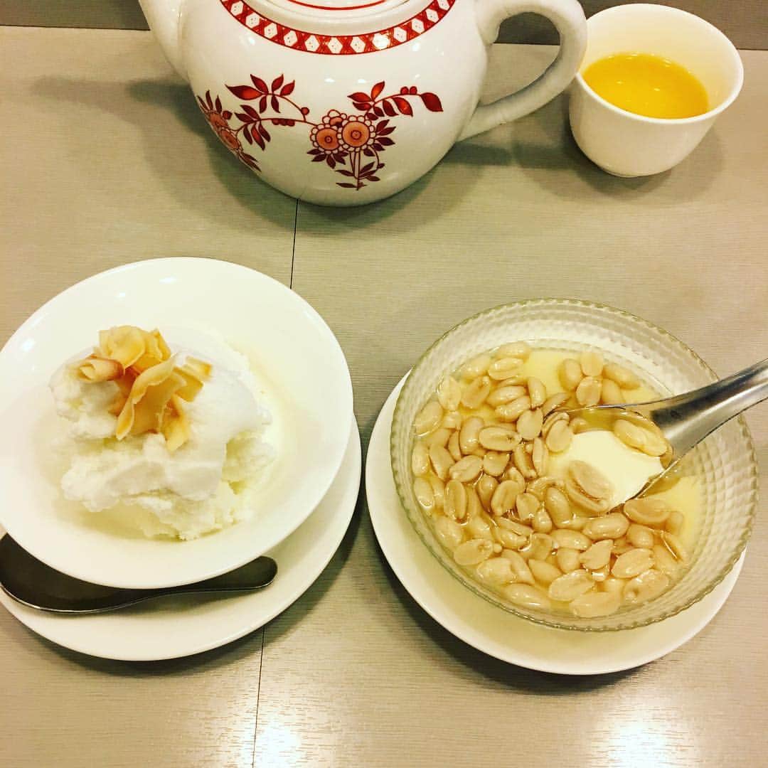 志摩有子さんのインスタグラム写真 - (志摩有子Instagram)「デザートも感動ものの美味しさ。豆花風豆乳ゼリーに茹でピーナッツとココナッツアイスクリーム。この後あったかいのも食べる。」3月21日 22時59分 - ariko418