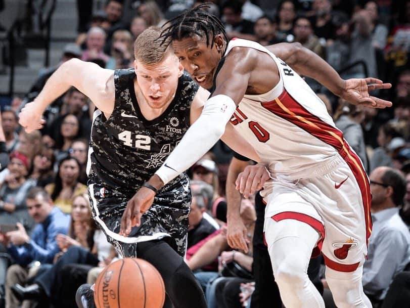 Miami HEATさんのインスタグラム写真 - (Miami HEATInstagram)「#SanAntonioSweep!  With Wednesday night's #HEATwin the squad completed the season sweep of the Spurs for only the 3rd time in franchise history (1996-97, 2012-13). Additionally, your Miami HEAT become the 1st NBA Eastern Conference team this season to complete the #SanAntonioSweep.」3月21日 23時00分 - miamiheat