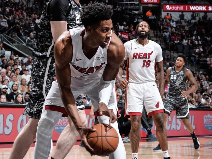 Miami HEATさんのインスタグラム写真 - (Miami HEATInstagram)「#SanAntonioSweep!  With Wednesday night's #HEATwin the squad completed the season sweep of the Spurs for only the 3rd time in franchise history (1996-97, 2012-13). Additionally, your Miami HEAT become the 1st NBA Eastern Conference team this season to complete the #SanAntonioSweep.」3月21日 23時00分 - miamiheat