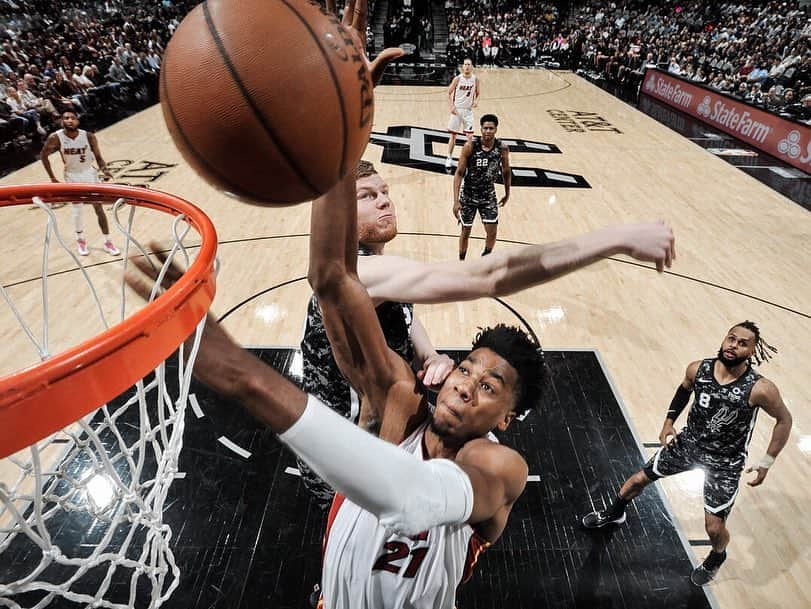 Miami HEATさんのインスタグラム写真 - (Miami HEATInstagram)「#SanAntonioSweep!  With Wednesday night's #HEATwin the squad completed the season sweep of the Spurs for only the 3rd time in franchise history (1996-97, 2012-13). Additionally, your Miami HEAT become the 1st NBA Eastern Conference team this season to complete the #SanAntonioSweep.」3月21日 23時00分 - miamiheat