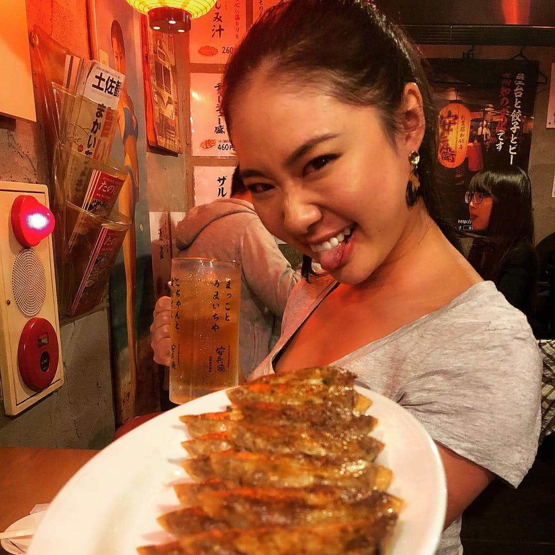 角田聖奈さんのインスタグラム写真 - (角田聖奈Instagram)「餃子105個完食🥟🥟🥟 1時間半並びながら筋分解🔥 すごく美味しかった💖 . 吃了105個餃子🥟🥟🥟 排隊排了1個半小時。等這麼久肌肉都分解了😭 這家的餃子超好吃🤤💖 . #餃子100個challenge #🥟 #えびすの安兵衛 #高知餃子 #ひとくち餃子 #焼き餃子 #おいしいもの #グルメ #恵比寿グルメ #恵比寿 #東京 #dayoff #栄養吸収 #ボディメイク #ダイエット #ヘルシー #食べて痩せる #健身女孩 #模特 #台日混血 #健身 #健美 #教練 #日本美食 #東京美食 #personaltrainer #fitness  #fitnessmodel #TaiwaneseJapanese」3月21日 22時54分 - seina1105