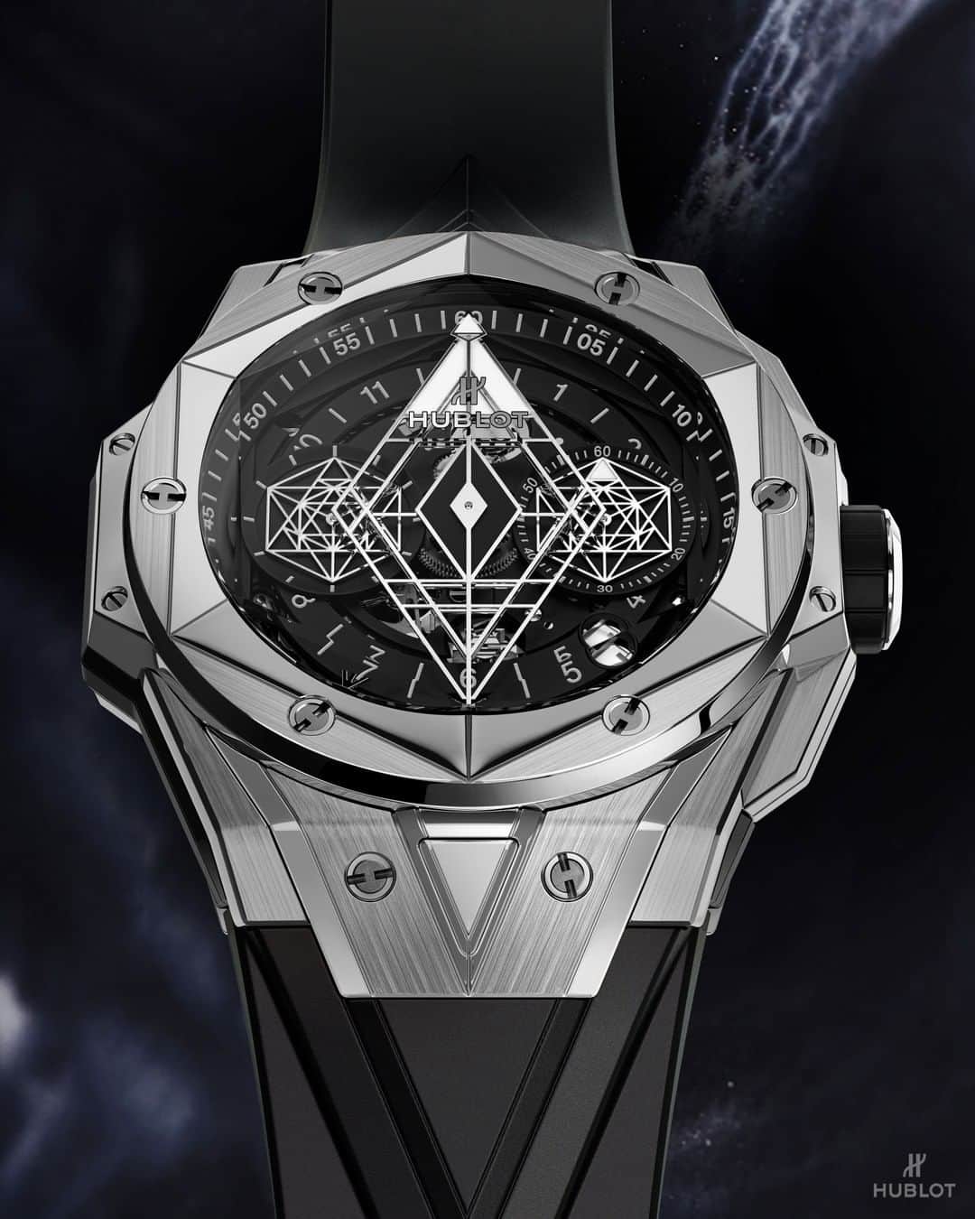のインスタグラム：「The new #BigBangSangBleu II is the horological expression of a tattoo, set in motion with timeless precision, unifying materials and crafts through geometry by Sang Bleu’s founder @mxmttt. The hands represent two elongated diamonds and an arrow. #SangBleu #HublotBaselworld #baselworld #Baselworld2019 #MaximeBuchi @sangbleu」