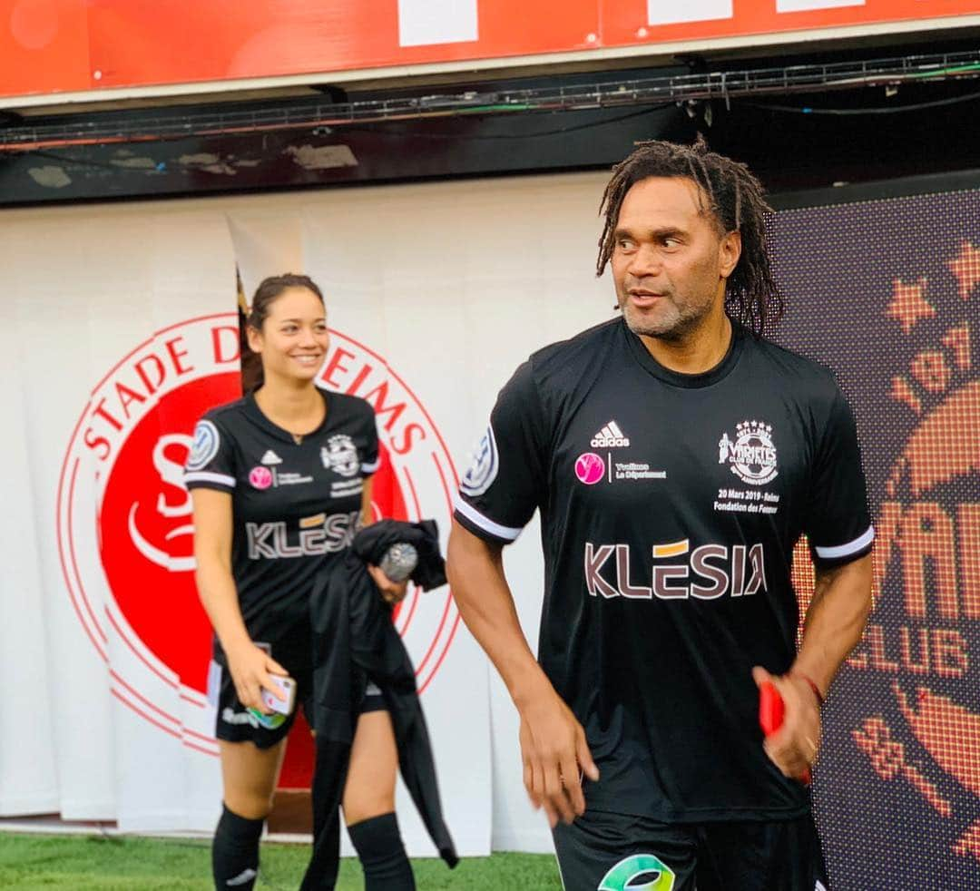 アリゼ・リムさんのインスタグラム写真 - (アリゼ・リムInstagram)「Tried a new sport last night raising money for gender equality ! ⚽️ I sucked and kept running not knowing where to go but cardio’s never been so fun 😅 especially surrounded by such cool people ! ➡️ Swipe (Laughed so much watching that video though 🙈) @fondationdesfemmes  @varietescf」3月21日 22時57分 - alizelim