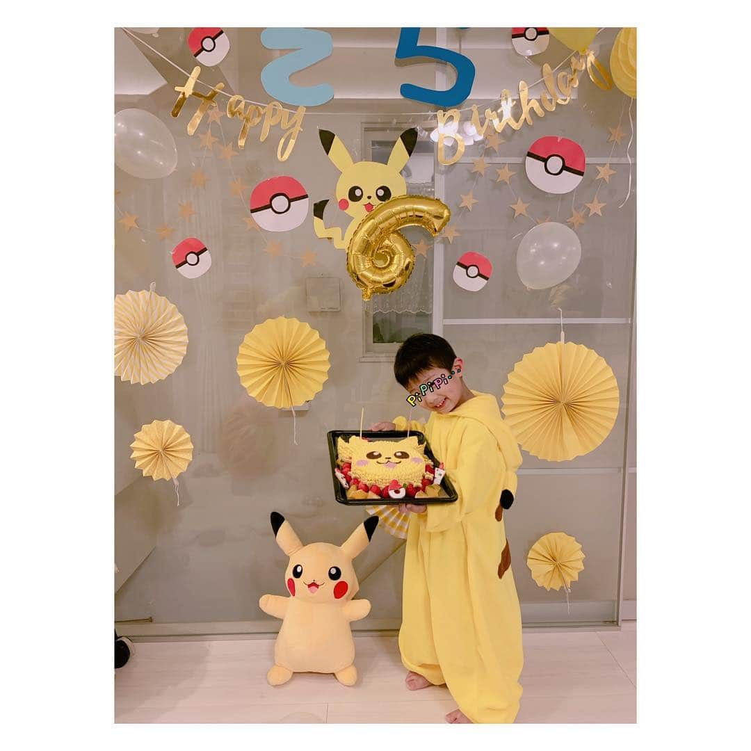 辻希美さんのインスタグラム写真 - (辻希美Instagram)「ピカチュウ昊空君❤️ happy birthday🎂✨✨ #昊空 #6歳 #ピカチュウ昊空 #ケーキもピカチュウ #手作り #ポケモン大好き #めっちゃ喜んでくれた #嬉しい #そっちゃん #お誕生日おめでとう #🎂💕」3月21日 23時07分 - tsujinozomi_official