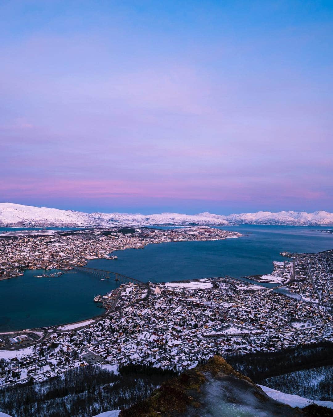 のインスタグラム：「去年の今頃行ったノルウェー またいつか行きたいな  #norway #tromso #trip #travel #sonya7」