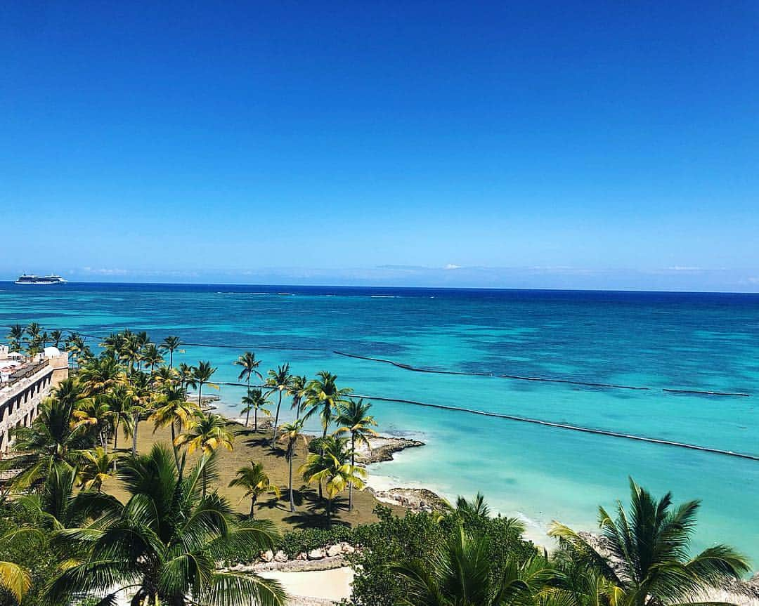 ドナ・フェルドマンさんのインスタグラム写真 - (ドナ・フェルドマンInstagram)「#itsawrap but had to snap one last pic of that gorgeous water before flying back . .」3月21日 23時17分 - donnafeldman