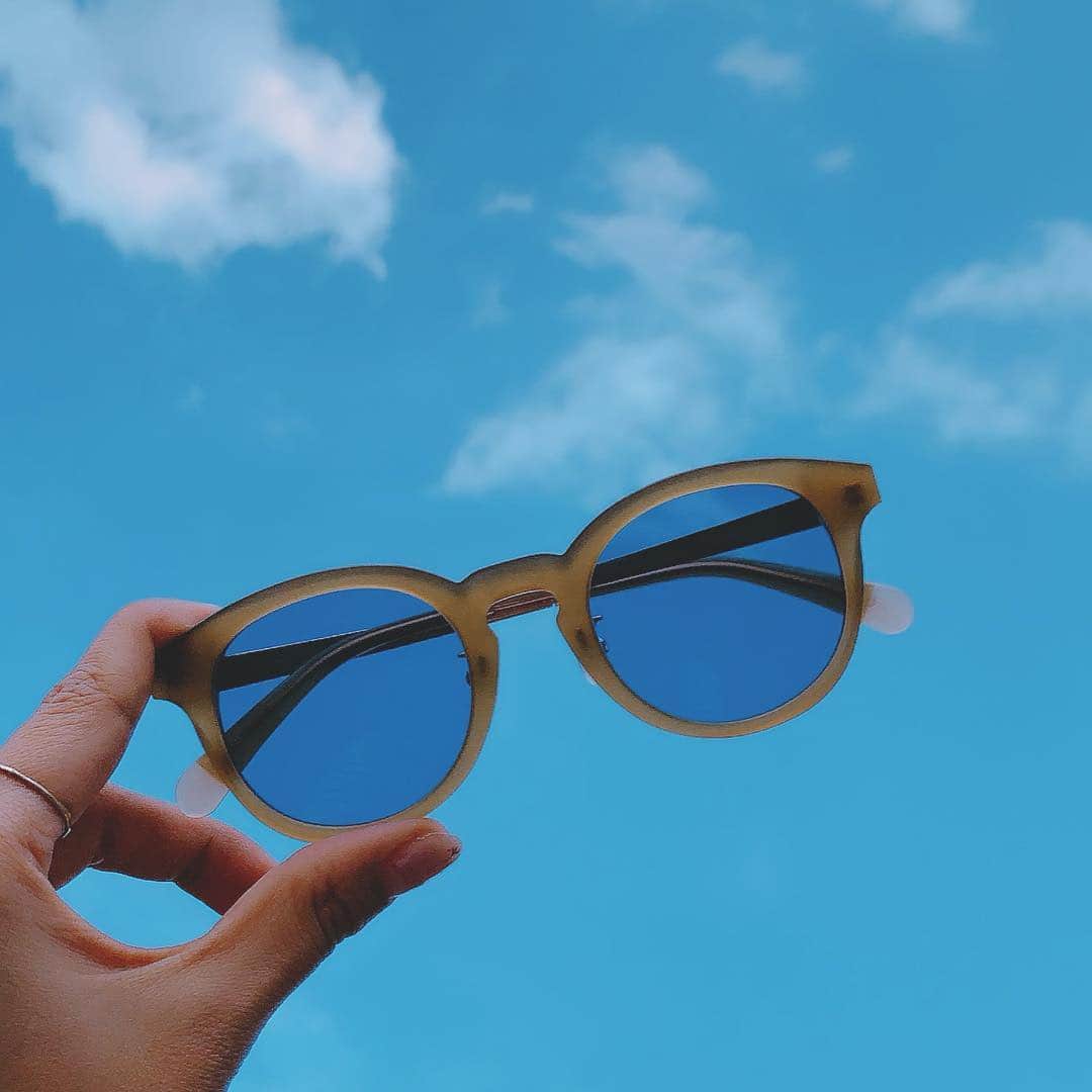 Sayakaのインスタグラム：「* 雨予報だったけど晴れた〜🌞✨ Happyな一日☺️💓 . . #instafashion #fashionitem #eyewear #sunglasses #lavid #lavideyewear #アイウェア #サングラス #ラビド」