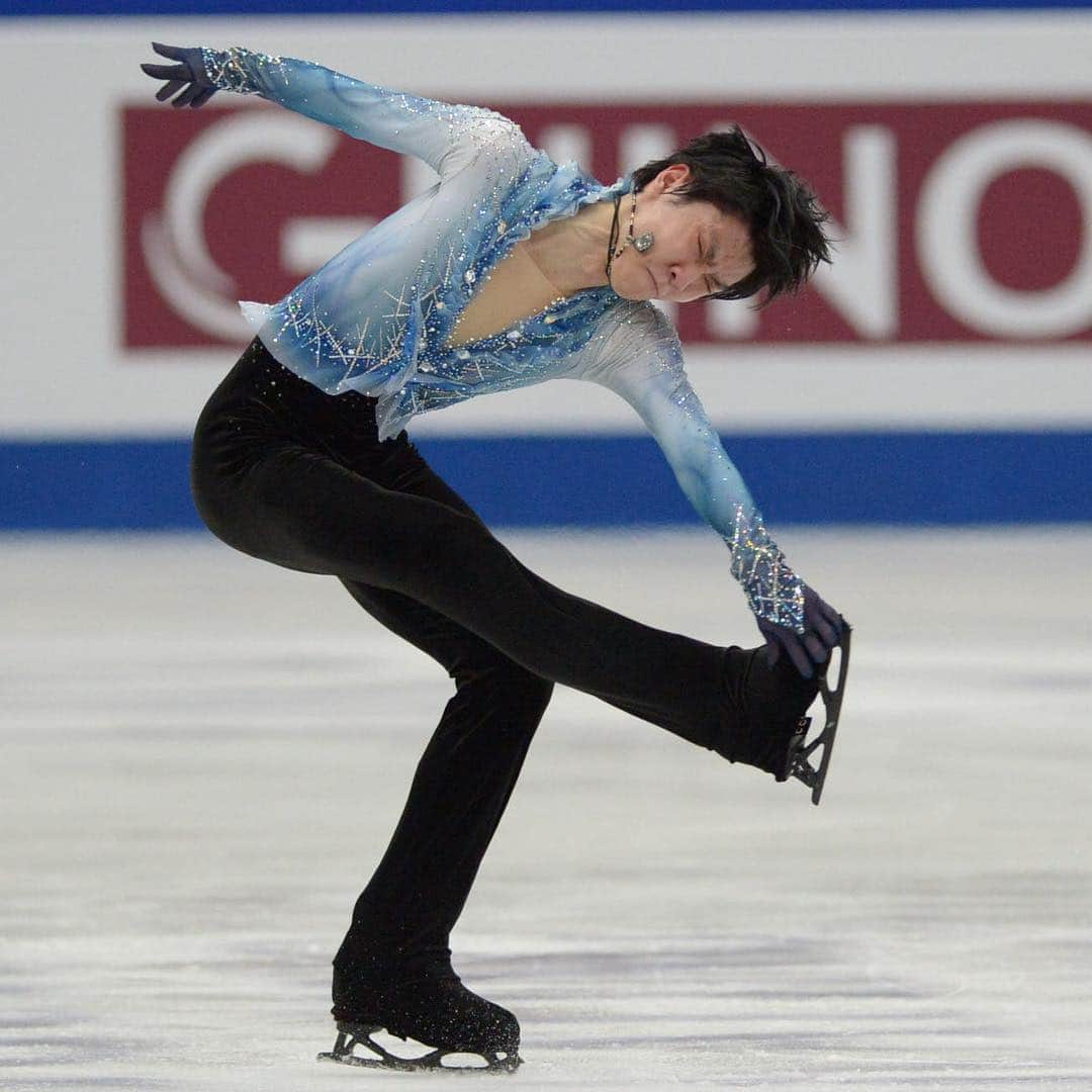 The Japan Timesさんのインスタグラム写真 - (The Japan TimesInstagram)「The Ice Prince — Yuzuru Hanyu — bested by U.S. figure skaters Nathan Chen and Jason Brown, managed only third place tonight in the men’s short program of the ISU World Figure Skating Championships. Despite the slightly disappointing performance, he was treated to the traditional deluge of Pooh bears which reportedly could only be thrown from the rink-side seats. We’ll probably get to see yet another onslaught of plushies on Saturday when he’ll be competing in the men’s free skate. Stay tuned. (📷: @dokool) . . . . . #figureskating #worldfigure #iceskating #skating #yuzuruhanyu #羽生結弦 #nathanchen #jasonbrown #shomauno #yuzuru #winniethepooh #フィギュアスケート」3月21日 23時16分 - thejapantimes
