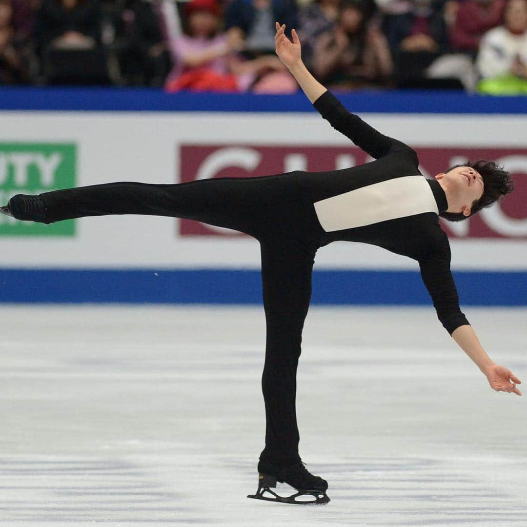 The Japan Timesさんのインスタグラム写真 - (The Japan TimesInstagram)「The Ice Prince — Yuzuru Hanyu — bested by U.S. figure skaters Nathan Chen and Jason Brown, managed only third place tonight in the men’s short program of the ISU World Figure Skating Championships. Despite the slightly disappointing performance, he was treated to the traditional deluge of Pooh bears which reportedly could only be thrown from the rink-side seats. We’ll probably get to see yet another onslaught of plushies on Saturday when he’ll be competing in the men’s free skate. Stay tuned. (📷: @dokool) . . . . . #figureskating #worldfigure #iceskating #skating #yuzuruhanyu #羽生結弦 #nathanchen #jasonbrown #shomauno #yuzuru #winniethepooh #フィギュアスケート」3月21日 23時16分 - thejapantimes