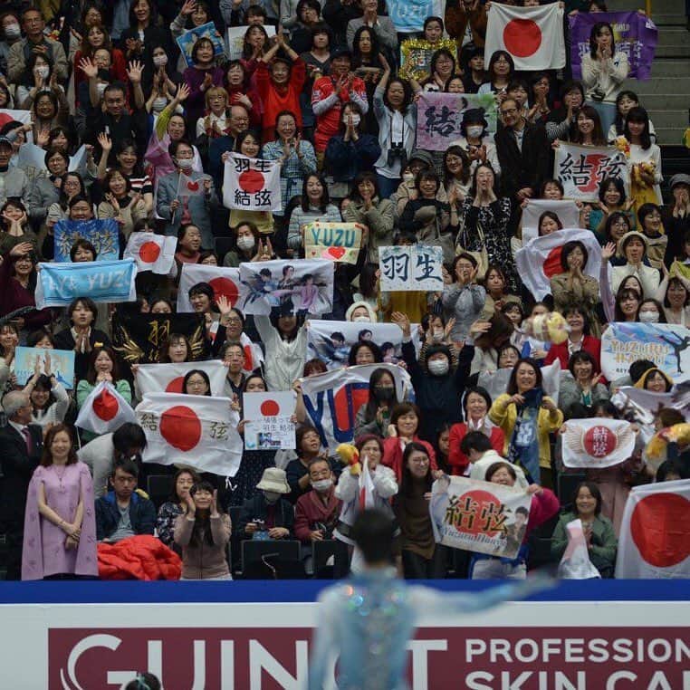 The Japan Timesさんのインスタグラム写真 - (The Japan TimesInstagram)「The Ice Prince — Yuzuru Hanyu — bested by U.S. figure skaters Nathan Chen and Jason Brown, managed only third place tonight in the men’s short program of the ISU World Figure Skating Championships. Despite the slightly disappointing performance, he was treated to the traditional deluge of Pooh bears which reportedly could only be thrown from the rink-side seats. We’ll probably get to see yet another onslaught of plushies on Saturday when he’ll be competing in the men’s free skate. Stay tuned. (📷: @dokool) . . . . . #figureskating #worldfigure #iceskating #skating #yuzuruhanyu #羽生結弦 #nathanchen #jasonbrown #shomauno #yuzuru #winniethepooh #フィギュアスケート」3月21日 23時16分 - thejapantimes