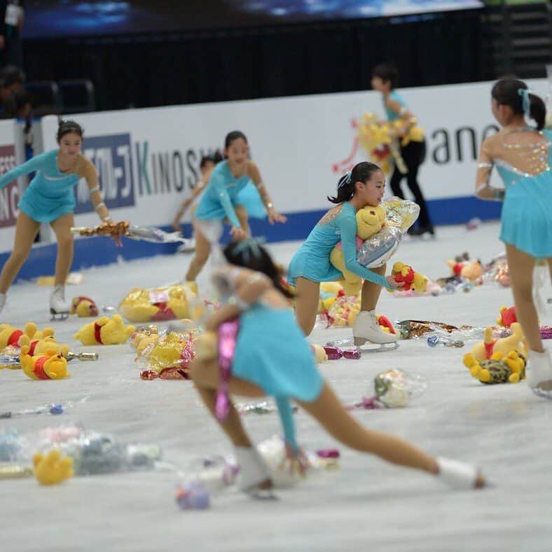 The Japan Timesさんのインスタグラム写真 - (The Japan TimesInstagram)「The Ice Prince — Yuzuru Hanyu — bested by U.S. figure skaters Nathan Chen and Jason Brown, managed only third place tonight in the men’s short program of the ISU World Figure Skating Championships. Despite the slightly disappointing performance, he was treated to the traditional deluge of Pooh bears which reportedly could only be thrown from the rink-side seats. We’ll probably get to see yet another onslaught of plushies on Saturday when he’ll be competing in the men’s free skate. Stay tuned. (📷: @dokool) . . . . . #figureskating #worldfigure #iceskating #skating #yuzuruhanyu #羽生結弦 #nathanchen #jasonbrown #shomauno #yuzuru #winniethepooh #フィギュアスケート」3月21日 23時16分 - thejapantimes