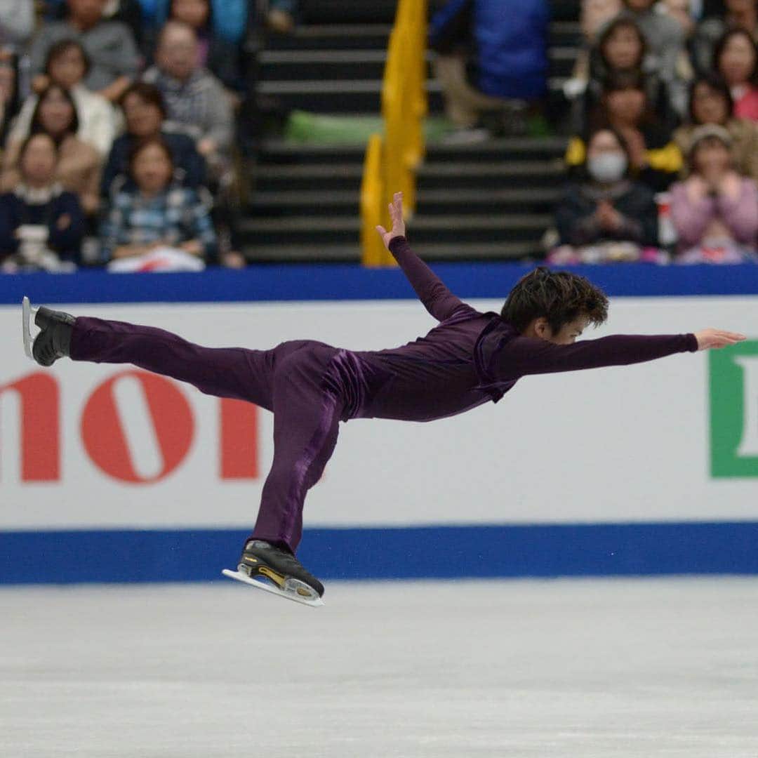 The Japan Timesさんのインスタグラム写真 - (The Japan TimesInstagram)「The Ice Prince — Yuzuru Hanyu — bested by U.S. figure skaters Nathan Chen and Jason Brown, managed only third place tonight in the men’s short program of the ISU World Figure Skating Championships. Despite the slightly disappointing performance, he was treated to the traditional deluge of Pooh bears which reportedly could only be thrown from the rink-side seats. We’ll probably get to see yet another onslaught of plushies on Saturday when he’ll be competing in the men’s free skate. Stay tuned. (📷: @dokool) . . . . . #figureskating #worldfigure #iceskating #skating #yuzuruhanyu #羽生結弦 #nathanchen #jasonbrown #shomauno #yuzuru #winniethepooh #フィギュアスケート」3月21日 23時16分 - thejapantimes