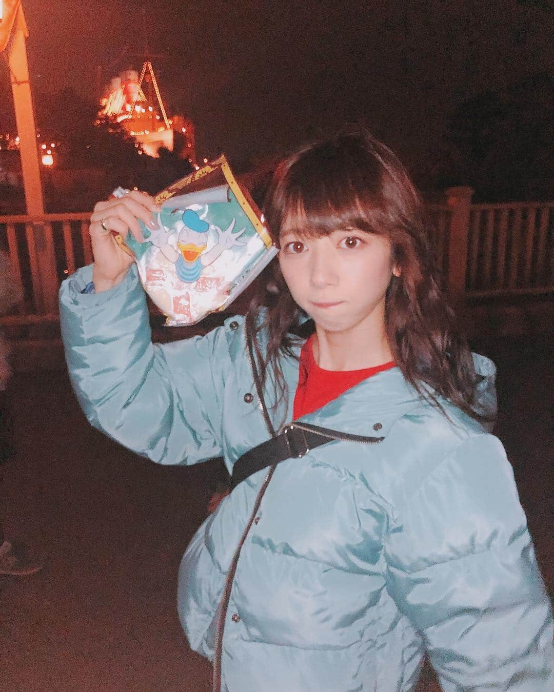 真山りかさんのインスタグラム写真 - (真山りかInstagram)「.﻿ ﻿ うきわまん ドヤ顔でもつな﻿😔 ﻿ #disney ﻿ ﻿ #2枚目 #珍しい顔してた﻿ ﻿ #まやまにあ﻿ ﻿ .」3月21日 23時26分 - ma_yama_official