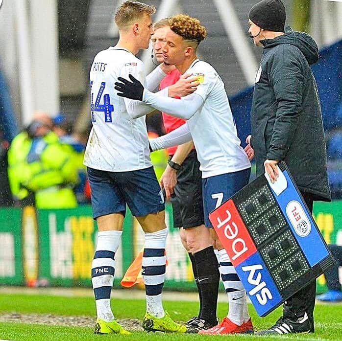 カラム・ロビンソンさんのインスタグラム写真 - (カラム・ロビンソンInstagram)「What a feeling it was getting back on the pitch Saturday after a long 4 months out!! It's been hard mentally & physically but was unreal being back with the boys!! Now it's time to push on🙏🏽😊」3月21日 23時27分 - callumrobinson7