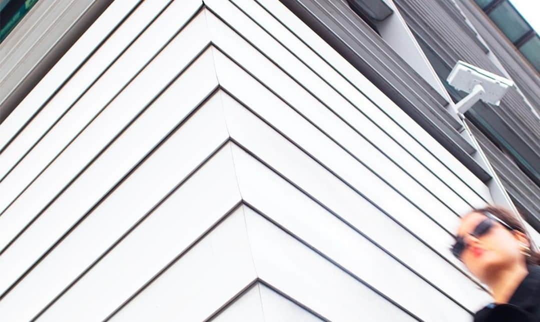 Citroënさんのインスタグラム写真 - (CitroënInstagram)「Chevrons are everywhere in your daily life.  Share yours once you find them. #InspiredByYou #Citroën100 📸 @dingo」3月21日 23時29分 - citroen