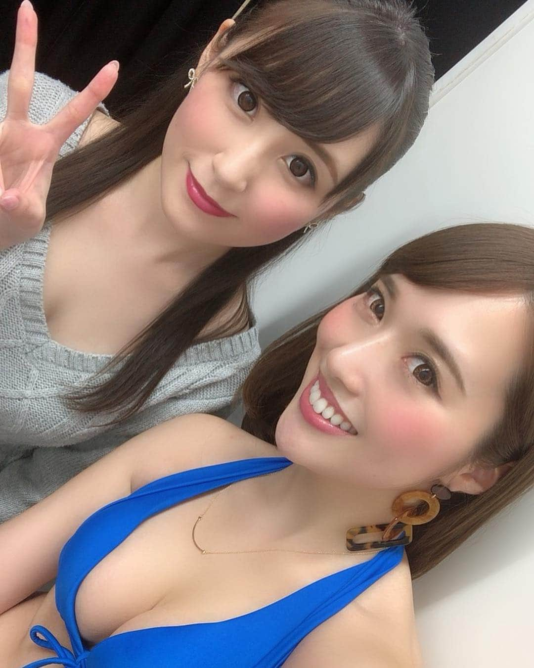 岡英里さんのインスタグラム写真 - (岡英里Instagram)「岡英里4thDVDリリースイベント✨ . . ご来場下さった皆様ありがとうございました❤️ . . 楽しいあっという間な時間でした💋 . . ファンの皆さんそしてスタッフのみなさん本当にありがとうございました！ . .  MC #ありがとうぁみ さん @arigatoami . . かけつけてくれたけいぽん❤️前のイベントに出演してたあいなちゃん❤️ #岡英里 ＃おかえり #グラビアアイドル #ソフマップ #サブカルモバイル館 #DVD #リリースイベント #セクシー #プレス #トーク #楽しかった #あっという間 #お友達 #加藤圭 #けいぽん #ありがとう #感謝  #岬愛奈 #japanese #followme #gravure #秋葉原」3月21日 23時30分 - okaeri0424