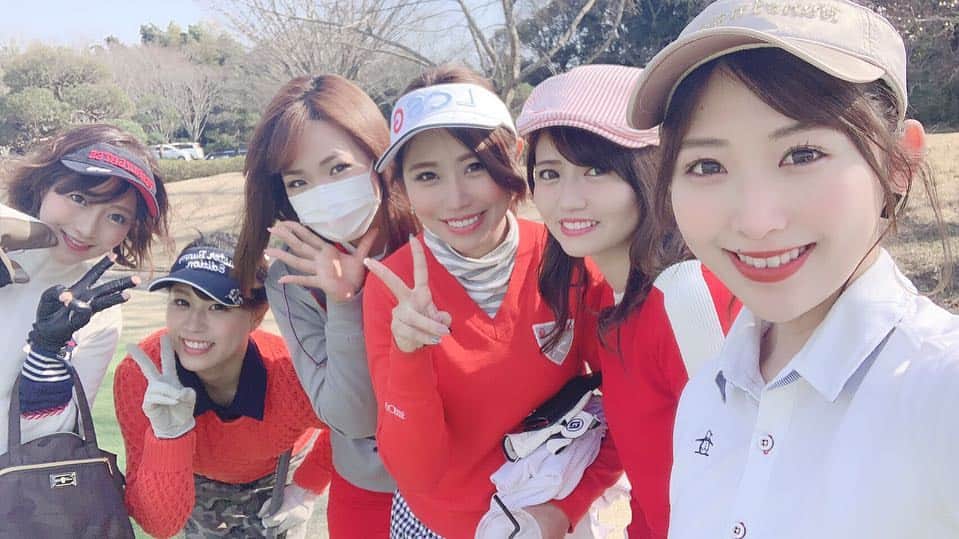 渡瀬茜さんのインスタグラム写真 - (渡瀬茜Instagram)「昨日のゴルフあったかくて気持ちかったなぁ😊富里ゴルフ倶楽部始めて行ったけどグリーン、グリーン周りがめちゃめちゃ難しきった(>_<)12フィートもあってオンしたと思ってもオーバーしちゃうしシビれたよwでもグリーン難しコース面白いね！初めの3ホール PAR、 PAR、 BOGEY、BOGEY…ときてたのでまさかベスト更新か？！と思ったけど49.51の100⛳️結局いつもの私でしたw明日からパシフィコ横浜で行われるゴルフフェア今年もデサントブースにいます(*´꒳`*)昨日ゴルフで一緒だった唯ちゃんも一緒♡あと武田しのぶちゃんも一緒だよ😊楽しみー(*´꒳`*)遊びにきてねー💖  #ゴルフ#ゴルフラウンド#女子ゴルフ#富里ゴルフ倶楽部 #高速グリーン#高速グリーン面白い#ゴルフ女子軍団#GTバーディーズ#ゴルフシーズン#ゴルフシーズン到来#花粉症ではないはず」3月21日 23時31分 - wataseakane1