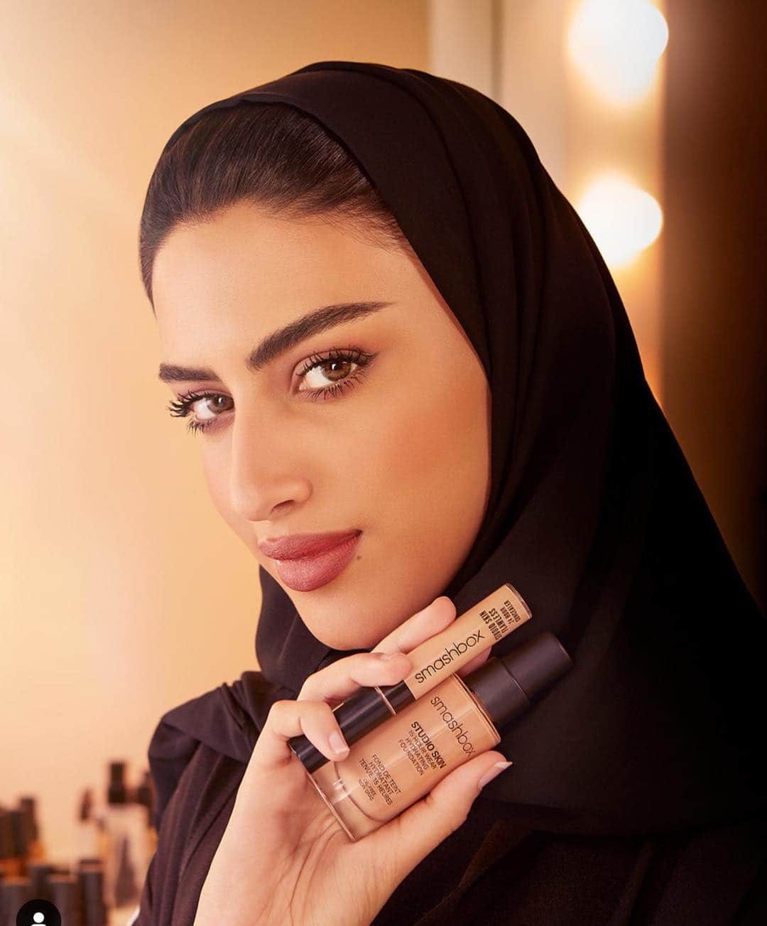 Smashboxのインスタグラム：「A flawless look worn by @yara.makeup 💫 ⠀⠀⠀⠀⠀⠀⠀⠀⠀ Studio Skin 24 Hour Hydra Foundation and Studio Skin Flawless 24 Hour Concealer #crueltyfree #regram @smashboxcosmeticsme」