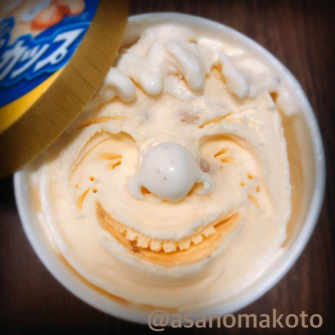 asanomakotoのインスタグラム：「久しぶりにスーパーカップでチャレンジしてみました。木のヘラスプーンしかなかったので難しかったー😖でも味はスーパーカップの中ではかなり上位です。1番好きかも。バタークッキーの前にソルティー付けたら絶対買っちゃうじゃんか！って思ってレジ行きました笑。。期待通り美味しかったです🍨✨#明治エッセルスーパーカップ #meiji #ラクトアイス  #love #エッセルスーパーカップ  #ice #icecream #icecreams #iceart #smile #happy #instafun #trip #instapop #instacool #instagood #instaice #instaicecream #instafollow #ソルティーバタークッキー #japonais #スーパーカップ #アイスクリーム #カップアイス  #instafood #photooftheday #webstagram #期間限定 #japonais #tagsforlikes #아이스크림」