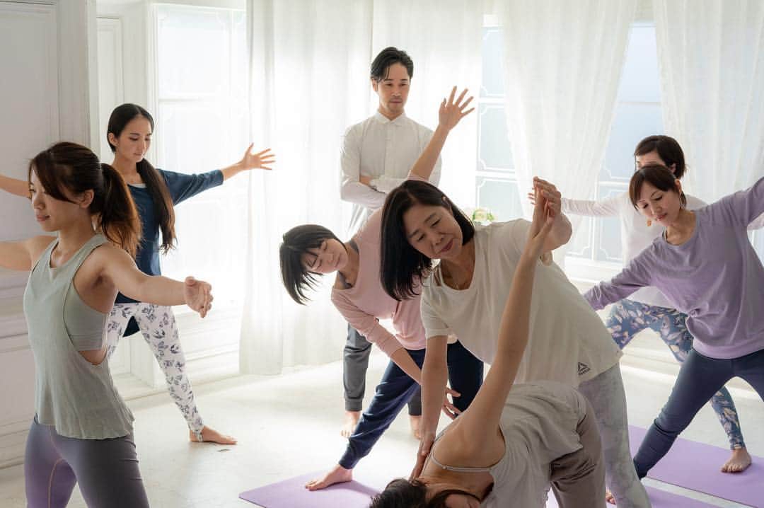 芥川舞子さんのインスタグラム写真 - (芥川舞子Instagram)「【申込期限3/31まで：ハートオブヨガ・ティーチャートレーニング(RYT200習得可】 ． 第三月曜コースのみ、残り2名の参加枠があります。 ． ． 人生に役立つ本物のヨガがあります。 ． ． 詳細は、 @hridaya_yogaschool をご覧ください。」3月21日 23時37分 - maiko.akutagawa