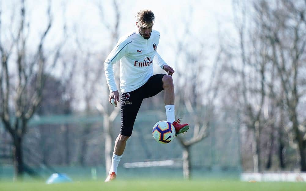 ACミランさんのインスタグラム写真 - (ACミランInstagram)「Thursday training with technical drills and a friendly match: Here are some snapshots 📸💪🏼 Giovedì di lavoro a Milanello: ecco alcuni scatti dell'allenamento di oggi 📸💪🏼」3月21日 23時38分 - acmilan