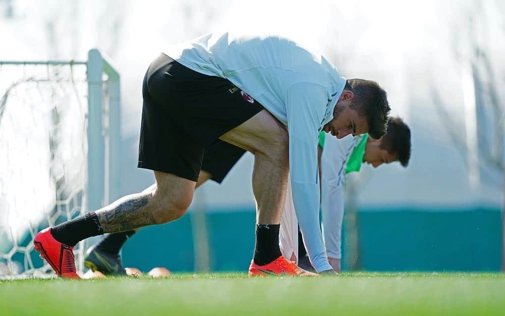 ACミランさんのインスタグラム写真 - (ACミランInstagram)「Thursday training with technical drills and a friendly match: Here are some snapshots 📸💪🏼 Giovedì di lavoro a Milanello: ecco alcuni scatti dell'allenamento di oggi 📸💪🏼」3月21日 23時38分 - acmilan