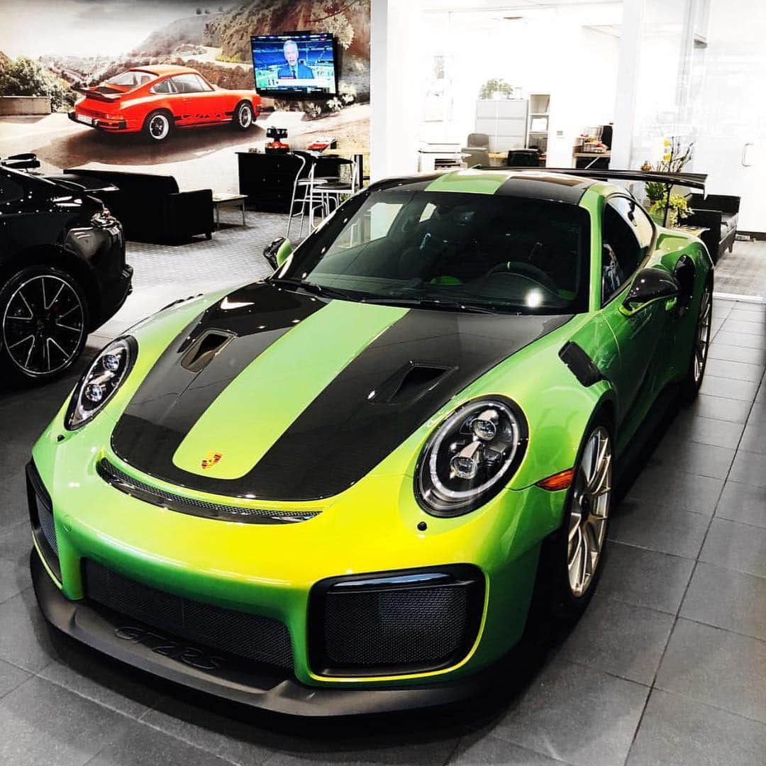 CarsWithoutLimitsさんのインスタグラム写真 - (CarsWithoutLimitsInstagram)「PTS Python Green Chromaflair GT2RS 🔥Hot or Not💤 Photo @ramzialexanderreda  #carswithoutlimits #toronto #gt2rs」3月21日 23時38分 - carswithoutlimits