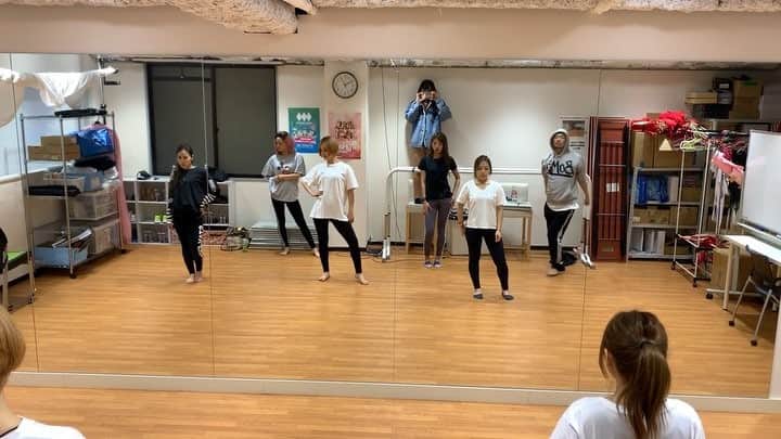 のインスタグラム：「𓇬𓇬 𓇬𓇬 . 事務所の Dance lesson . 本日メンバーが出演現場多数で レッスン参加人数少なめ💦 さびしいけど、 おかげで広々使えたーー🤪✨ 𓇬𓇬 𓇬𓇬 . ‪#tryharddancers#TryHardJapan‬#osaka2nite#jazz#hiphop#トライハードダンサーズ#レベルアップ#筋トレ#筋トレ女子#パーティー#インスタ映え#裸足#ヒール#レッスン#大人#クラブ#中丸千愛」