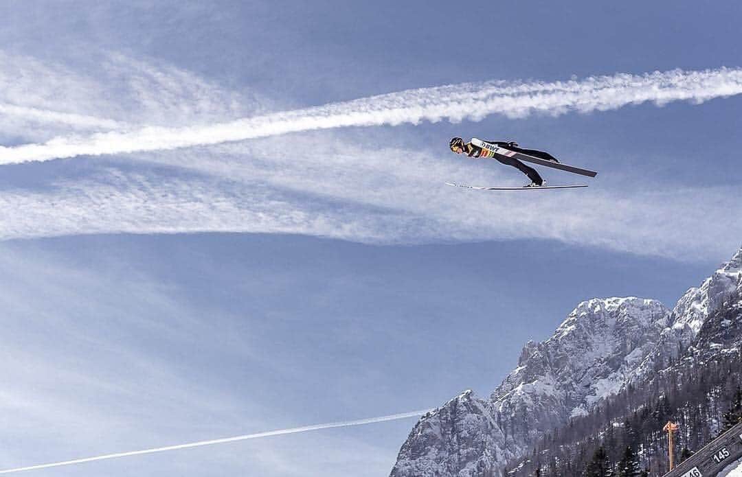 小林陵侑のインスタグラム：「Personal best 248m😆 & Quali✅ Let’s start planica7 📸@jfkfeichter  #ryoyukobayashi #小林陵侑 #スキージャンプ #ワールドカップ #フライング #土屋ホーム #バスクリン #9999 #インスタ映え」