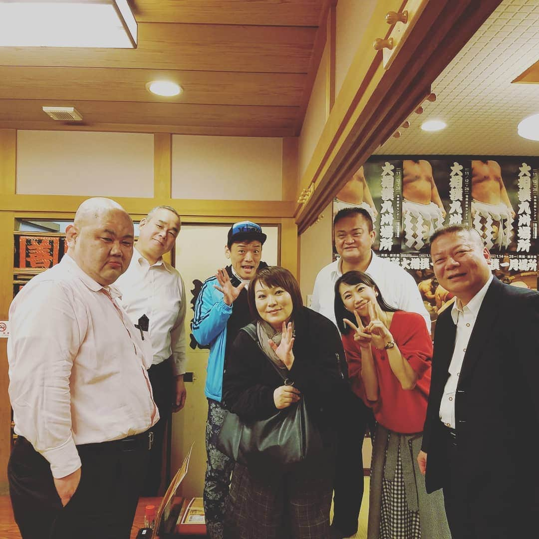 五十嵐サキさんのインスタグラム写真 - (五十嵐サキInstagram)「夜の食べ飲み会🍻  #春日野部屋　 #行司　さん達と #親方さん達 #そして #行司さん　と仲良しの #森田展義 　くん #飛び入り　で #谷川友梨　ちゃん参加 #皆さん　明るくて #楽しい #食事会　でした #さて #帰ろう #五十嵐サキ」3月21日 23時45分 - saki_igarashi