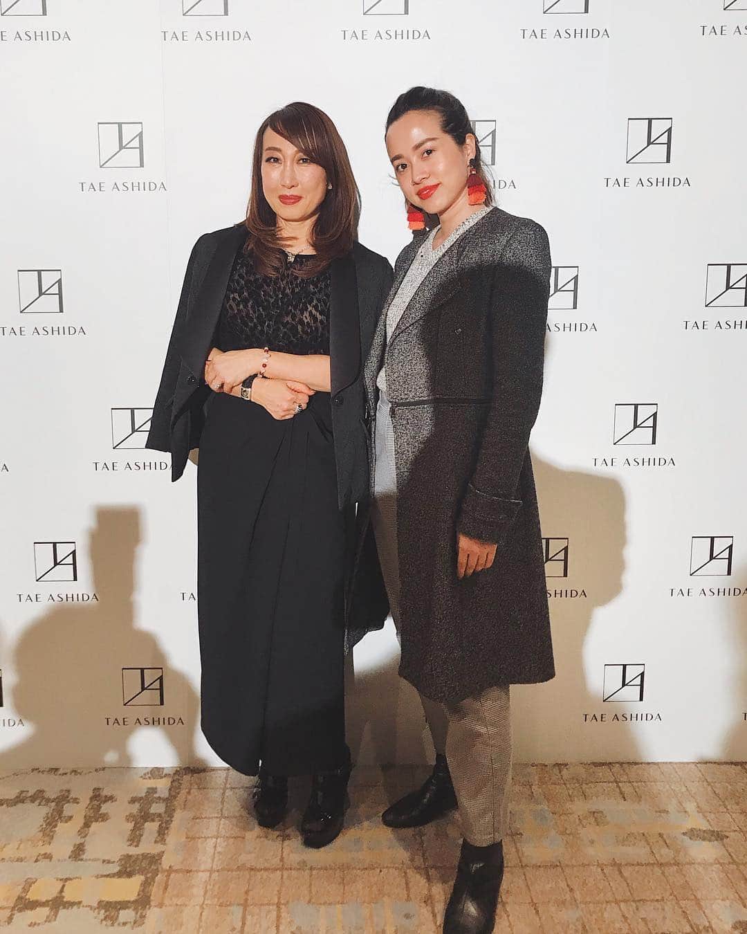 Tattyのインスタグラム：「@tae_ashida_official の AUTUMN WINTER COLLECTION 2019-2020 のショーを見にいきました😌 一つ一つの作品の色使いがとっても綺麗で…。視界に入るショーの景色がとても鮮やかで会場ではたくさんの著名人方がいらしていてまたひとつ大人の階段を登れた大変光栄な時間でした🙇‍♀️ ありがとうございました😌🌹 #taeashida #awcollection」