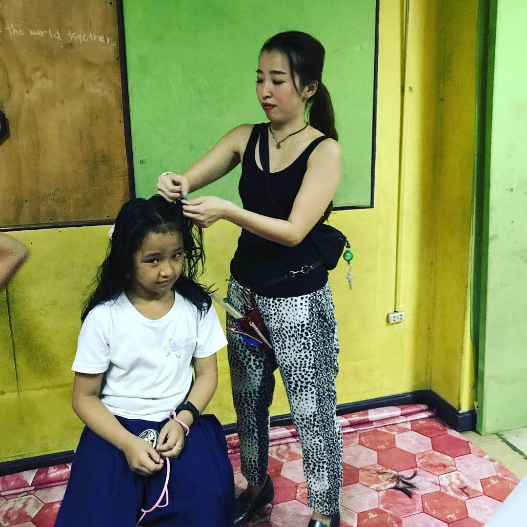 のインスタグラム：「︎﻿✂︎フィリピンの女の子 #ロングヘア #大好き ﻿ @abc_cebu﻿ ﻿  #アジアビューティーカレッジ﻿ #AsiaBeautyCollege﻿ #ヘアスタイル﻿ #ヘアカラー﻿ #ヘアアレンジ﻿ #セブ留学﻿ #美容留学﻿ #語学留学﻿ #海外美容師﻿ #海外スタイリスト﻿ #海外生活﻿ #海外留学﻿ #美容学生﻿ #海外美容室﻿ #海外ヘアサロン﻿ #海外で美容師﻿ #セブ美容﻿ #セブ島﻿ #美容師転職﻿ #美容師募集﻿ #instahair﻿ #hairstyle﻿ #hairstagram﻿ #海外就職希望﻿ #就活中﻿ #日系サロン ﻿ #cebustudents﻿ #freecut」