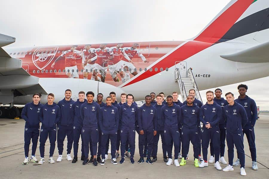 エミレーツ航空さんのインスタグラム写真 - (エミレーツ航空Instagram)「What better way for the Gunners to fly to Dubai than on our newly-branded @Arsenal A380. The team are in town for a friendly with @AlNasr_sc on Tuesday. #ArsenalinDubai #EmiratesAirline #FlyEmiratesFlyBetter」3月22日 0時01分 - emirates