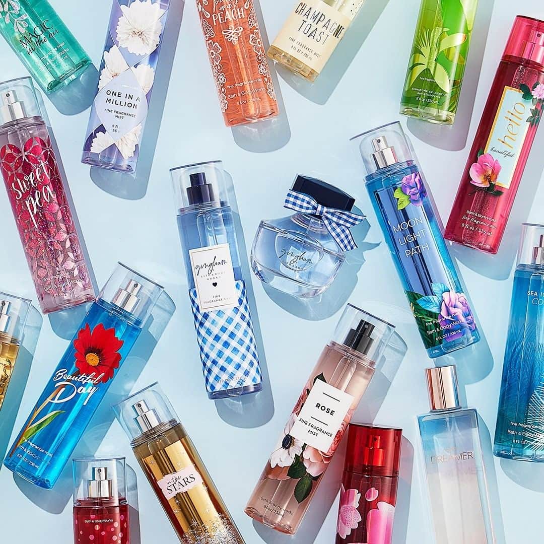 Bath & Body Worksさんのインスタグラム写真 - (Bath & Body WorksInstagram)「It's #NationalFragranceDay & we're celebrating with a few of our favorites – including something brand NEW that's coming soon! Can you spot it?! 👀  We'll be on Facebook Live at 4 PM ET today to tell you all about NEW Gingham 💙 & we're giving it away right here this afternoon so stay tuned!」3月22日 0時00分 - bathandbodyworks