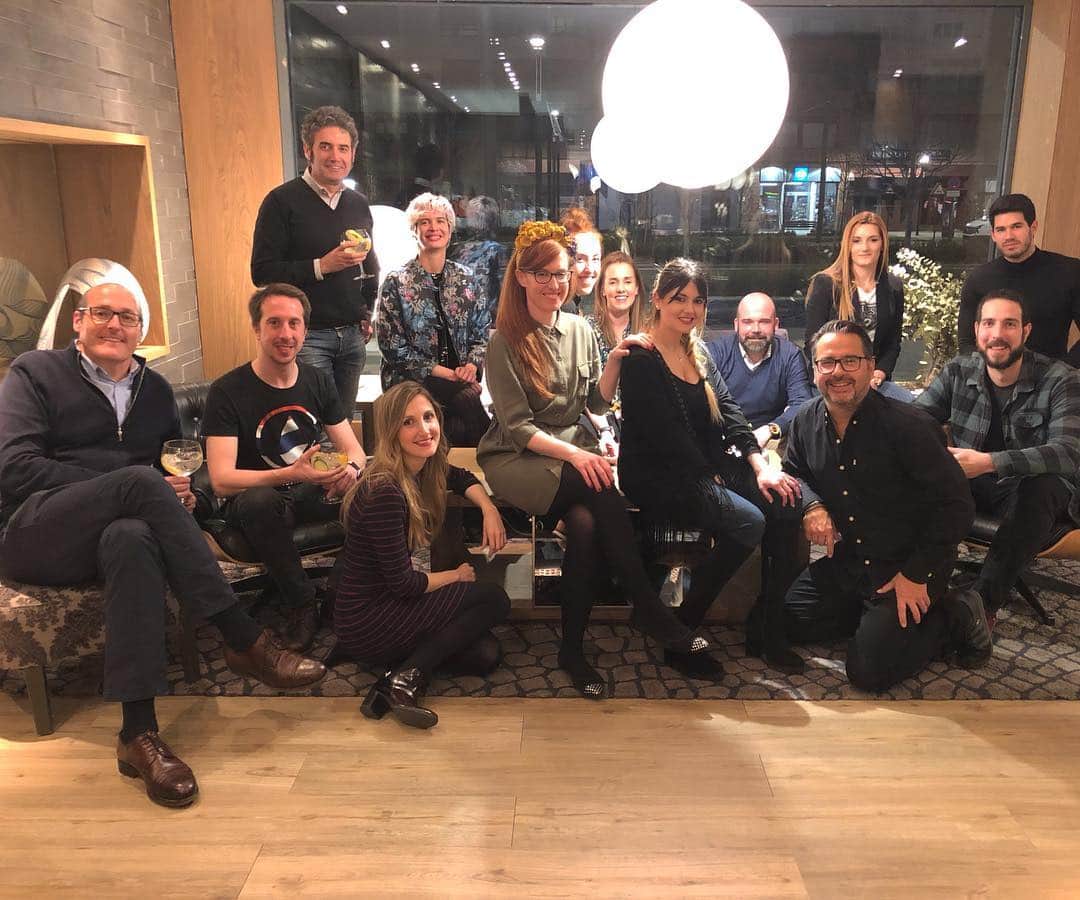 のインスタグラム：「Yesterday we had a great event with our @igersgasteiz community in #vitoriagasteiz #spain invited by @ac_hoteles to a fun event called #acmeet that aims to discover and promote local artists! .. Yesterday we had @34costuras as guest and she could tell us more about her fantastic handcrafted designs! Thanks to all who came and had a great buffet and #gin experience too! 🍸 . @junguituvinos @ikeraudicana @ardiluzu2 @34costuras @claudina.mrls @abrariema @philgonzalez @nathan_gar_skateboards @tokerock @susanapavon_communitymanager . #igersgasteiz #igersspain #achotels」