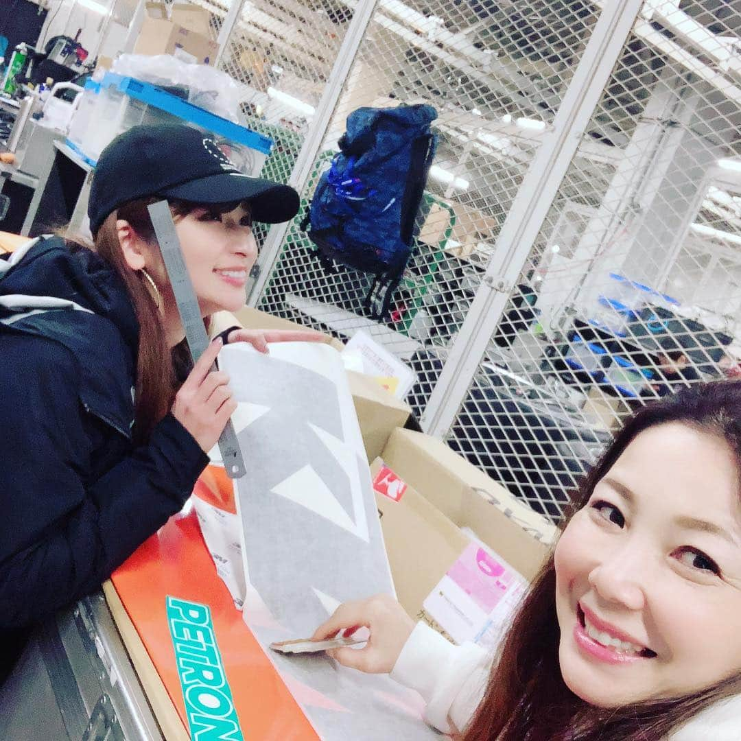 有馬綾香さんのインスタグラム写真 - (有馬綾香Instagram)「本日鈴鹿サーキット入り。 初めてピットの看板？w作ったwww もーほんと楽しい！ 素敵なチームです。  #race #鈴鹿サーキット #s耐 #super耐久 #サーキット #楽しい」3月22日 0時05分 - ayakaarima