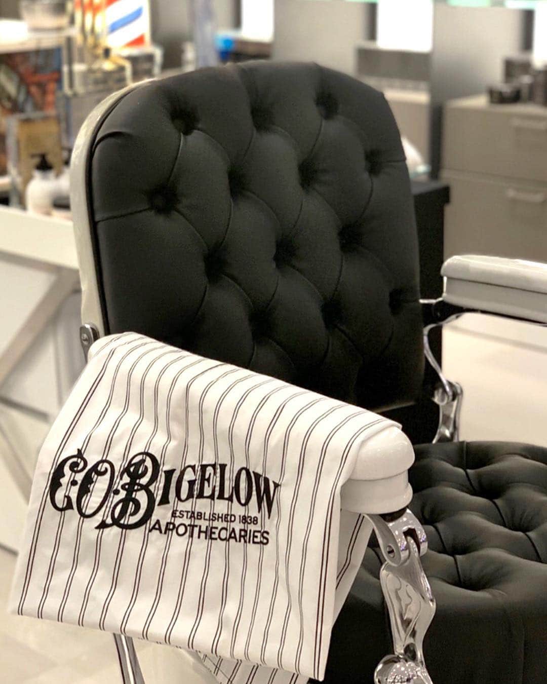 C.O. Bigelowさんのインスタグラム写真 - (C.O. BigelowInstagram)「The barber chair awaits! 💁‍♂️💈 Join our resident barber @smarcelle247 at the new @neimanmarcus #HudsonYards for a complimentary Gentlemen’s Refresher with any purchase from #COBigelow, @prorasousa, or @marvis_usa! Hours ⏱ Thurs. 12 - 7 PM  Fri. 11 AM - 3 PM Sat. 12 - 7 PM  Sun. 12 - 7 PM」3月22日 0時08分 - cobigelow