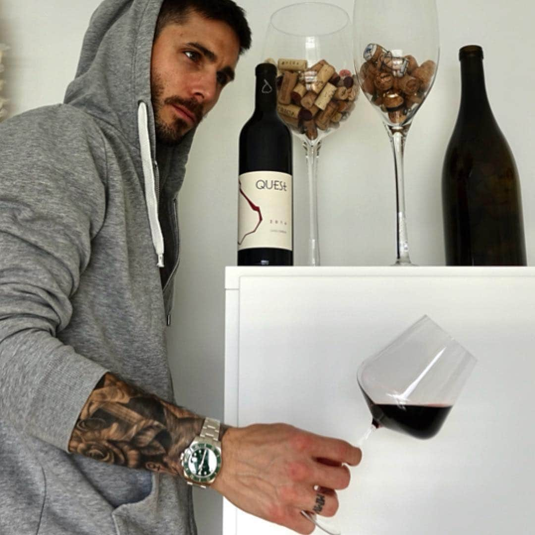 エンリケ・ソラ・クレメンテさんのインスタグラム写真 - (エンリケ・ソラ・クレメンテInstagram)「Amig@s!!!🍷QUEST 2014, CASTELL D’ENCUS! @castelldencus @docostersdelsegre 🍇 Cabernet Sauvignon, Cabernet Franc, Petit Verdot y Merlot. El vino ha sido fermentado en lagares de piedra del siglo XII. 😲. Explosión de frutas negras 💥. Que tal vuestro día? • • • • • #quest #castelldencus #pirineo #piedra #costersdelsegre #vino #vin #vinho #вино #ワイン #紅酒 #wein #champagne #winelover #wineinfluencer #winetime #foodporn #food #zalto #winecellar #wineporn #instawine #winetasting #sommelier #foodandwine #shareyourzalto #bobet」3月22日 0時11分 - kike_sola