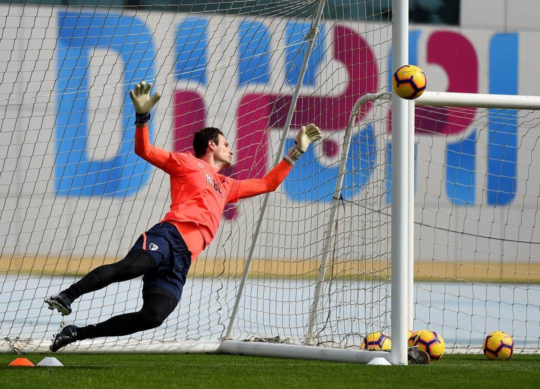 AFCボーンマスさんのインスタグラム写真 - (AFCボーンマスInstagram)「Keepers in action 👐 #afcb 🍒」3月22日 0時27分 - afcb