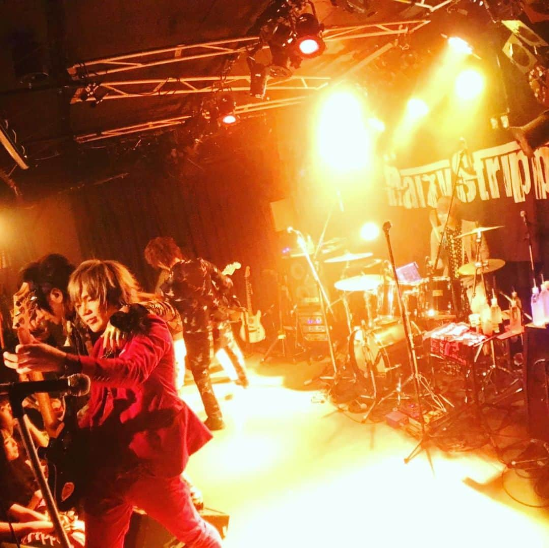 風弥さんのインスタグラム写真 - (風弥Instagram)「2019.3.16.This is DaizyStripper Tour 柏Thmb up すごいみんながアツかったのを覚えているよ。 #daizystripperkazami  #daizystripper #柏」3月22日 0時21分 - kazami_daizy