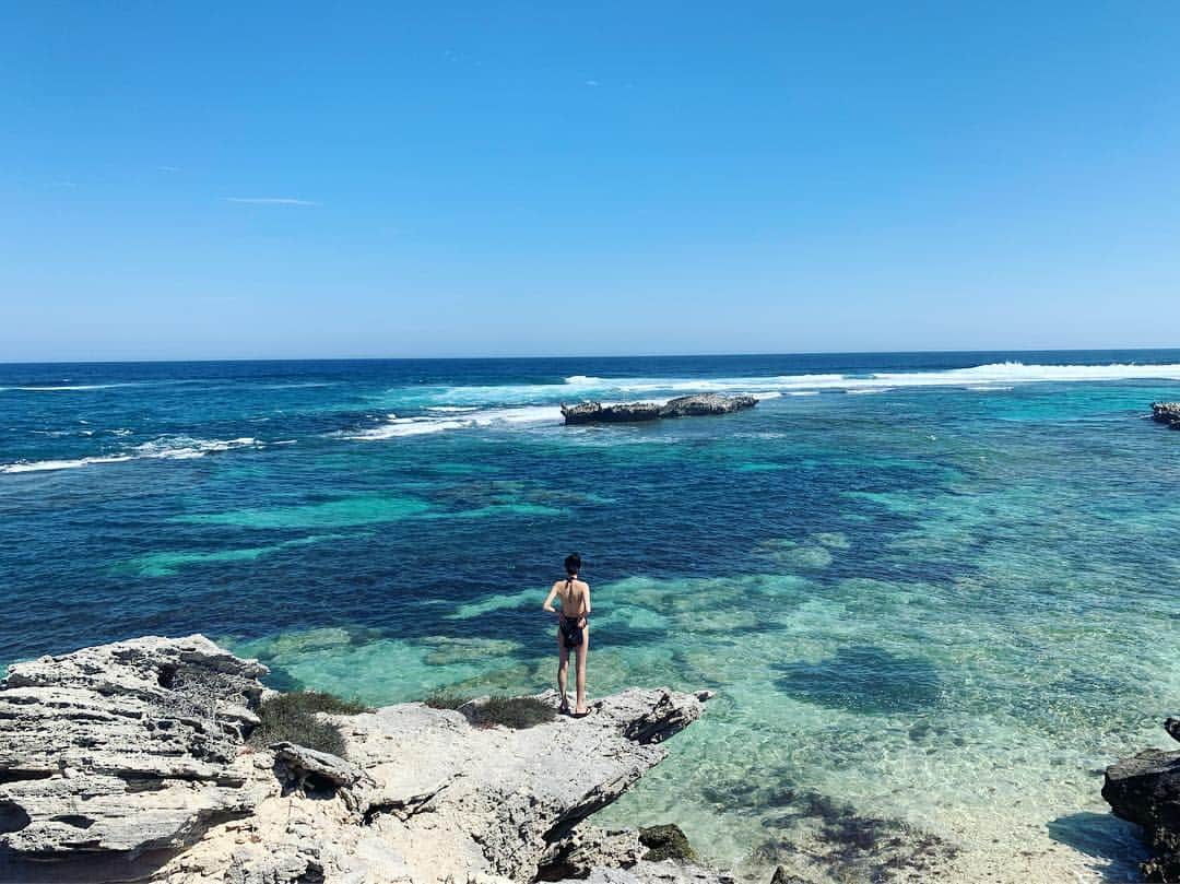 のインスタグラム：「めちゃめちゃ素敵な海でした🏖 Maybe this is my favorite beach in this world 🌎 🗺🌊 大自然とひとつになりそう🌿❤️」
