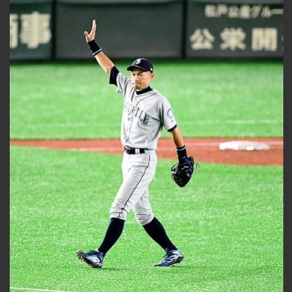 岡本篤志さんのインスタグラム写真 - (岡本篤志Instagram)「日本野球のスーパースター！ イチローさんが遂に引退。 . 日本の野球のレベルを世界に示してくれたイチローさん！ . 本当にお疲れ様でした！ . 雄星も初登板お疲れ様！ 凄くワクワクして見ていました。 初勝利は次回！必ず！ . #ichiro #ichirosuzuki  #seattlemariners #superstar #yuseikikuchi  #mlb」3月22日 0時23分 - a.okamoto22