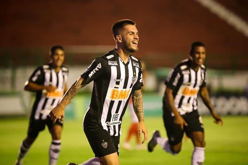 ナタンのインスタグラム：「Tudo que Deus faz tem um propósito 🙏🏻🐔👊🏻🔥 #Gol #Galo」