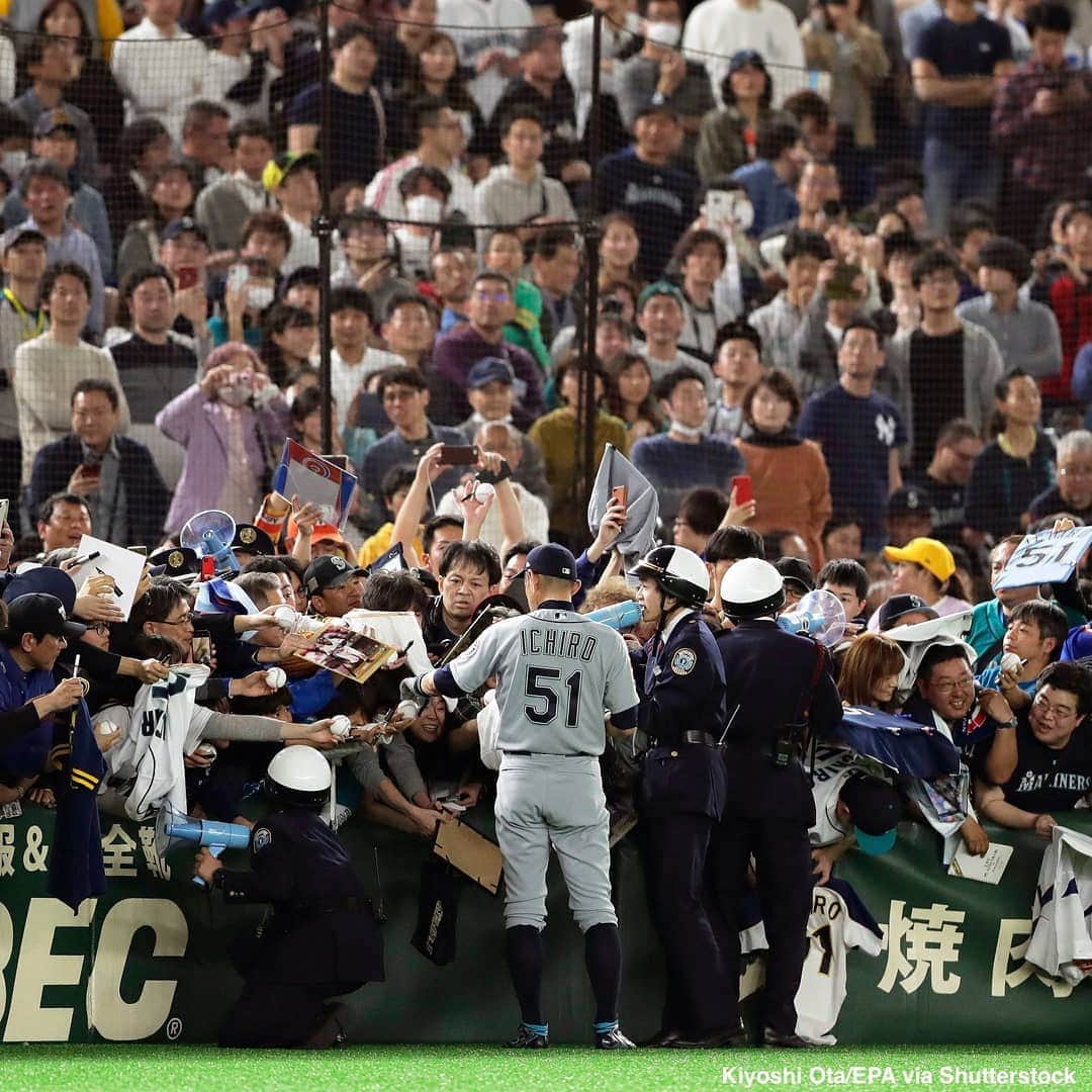 ABC Newsさんのインスタグラム写真 - (ABC NewsInstagram)「Ichiro Suzuki showered with cheers at a game in Tokyo while taking his final bow in a magnificent career that lasted nearly three decades. #ichirosuzuki #baseball #mlb #japan」3月22日 0時32分 - abcnews