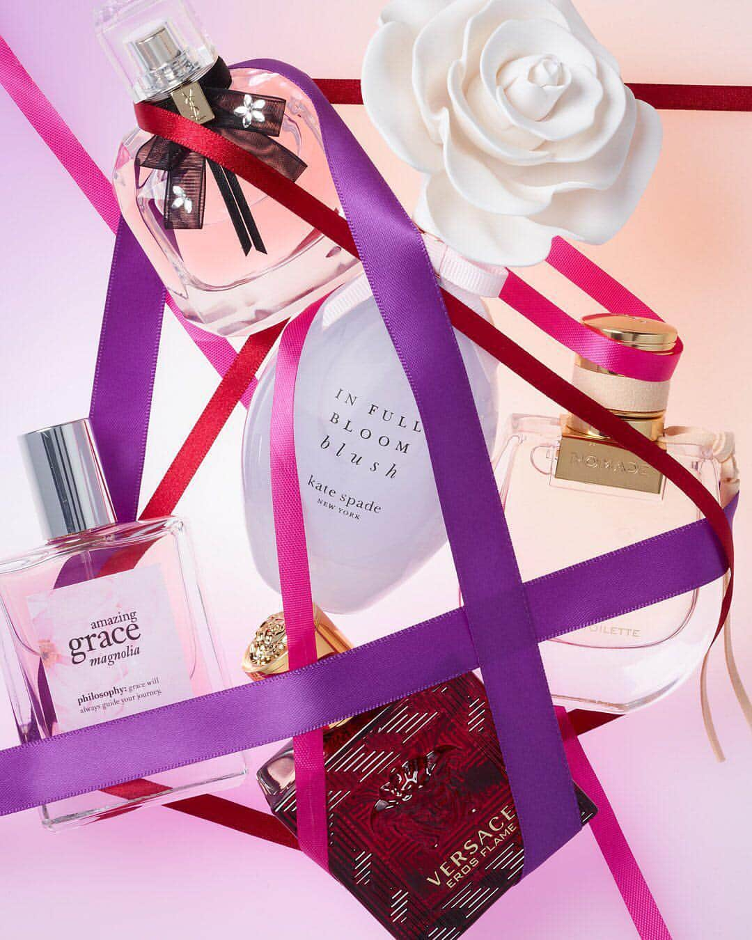 ULTA Beautyさんのインスタグラム写真 - (ULTA BeautyInstagram)「Treat yourself to a new scent for National Fragrance Day 🌺😍 Tap the photo to shop! #ultabeauty #nationalfragranceday #fragranceday」3月22日 0時34分 - ultabeauty