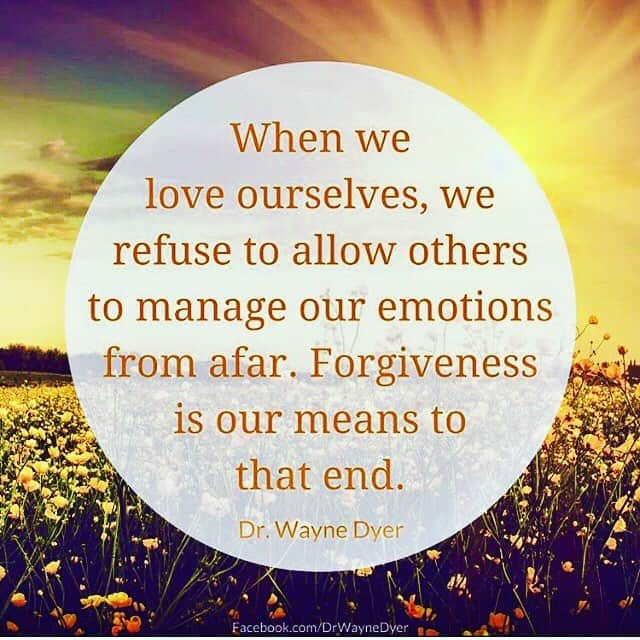 ニア・ピープルズさんのインスタグラム写真 - (ニア・ピープルズInstagram)「We are not seeking to be right. We are seeking to be whole. From this place of wholeness comes our greatest contribution to the world, that of our own unique and abundant light added to it.  Have an amazing day! #love #forgiveness #empowerment #unity #selflove」3月22日 0時41分 - niapeeples