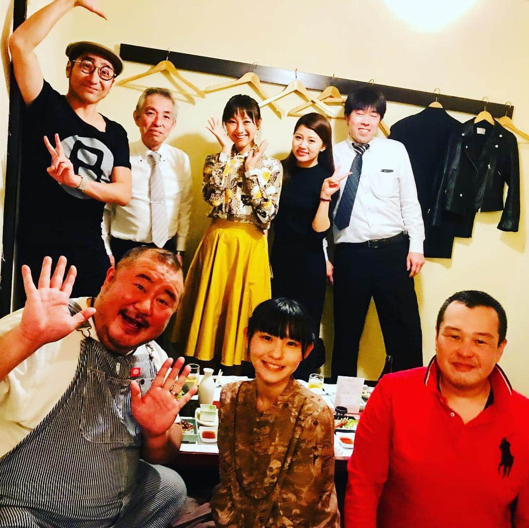 福島和可菜さんのインスタグラム写真 - (福島和可菜Instagram)「今年で7回目を迎えました、 💃かわけんダンスフェスティバル💃 今年も審査員をやらせていただきました✋ 私はゲスト審査員で、審査委員長は、芋洗坂係長さん✨ 年齢層も幅広い方に参加いただき、かわけんダンスとジャンルを問わないオリジナルダンスの得点 で優勝が決まるのですが、今年はレベルも高く、本当に審査するのが難しかったぁー😆 そして、優勝、準優勝でなくとも、どのチームにもそれぞれ賞がある、素敵な大会です🎉 長時間の大会でしたが、審査していても楽しく、 あっという間だったぁー‼️‼️‼️ スポーツもそうですが、音楽やダンスでみんなが笑顔になって、 一体になって、周りも元気になるって、本当に素晴らしいイベントだと思う🌈 来年、再来年と、さらに盛り上がっていくのが楽しみです🥰今年もたくさんの感動をありがとうございました☀️ #かわけんダンスフェスティバル #かわけん #アリオ川口 #審査員 #ダンス #イベント #dance #感動 #ありがとう #電撃チョモランマ隊  #QTARO さん #芋洗坂係長 さん #佐藤葵 ちゃん #20歳歳下 #可愛い #スポーツの力 #ダンスの力 #花粉の力 #半端ないって #感動をありがとう」3月22日 0時42分 - fukushimawakana