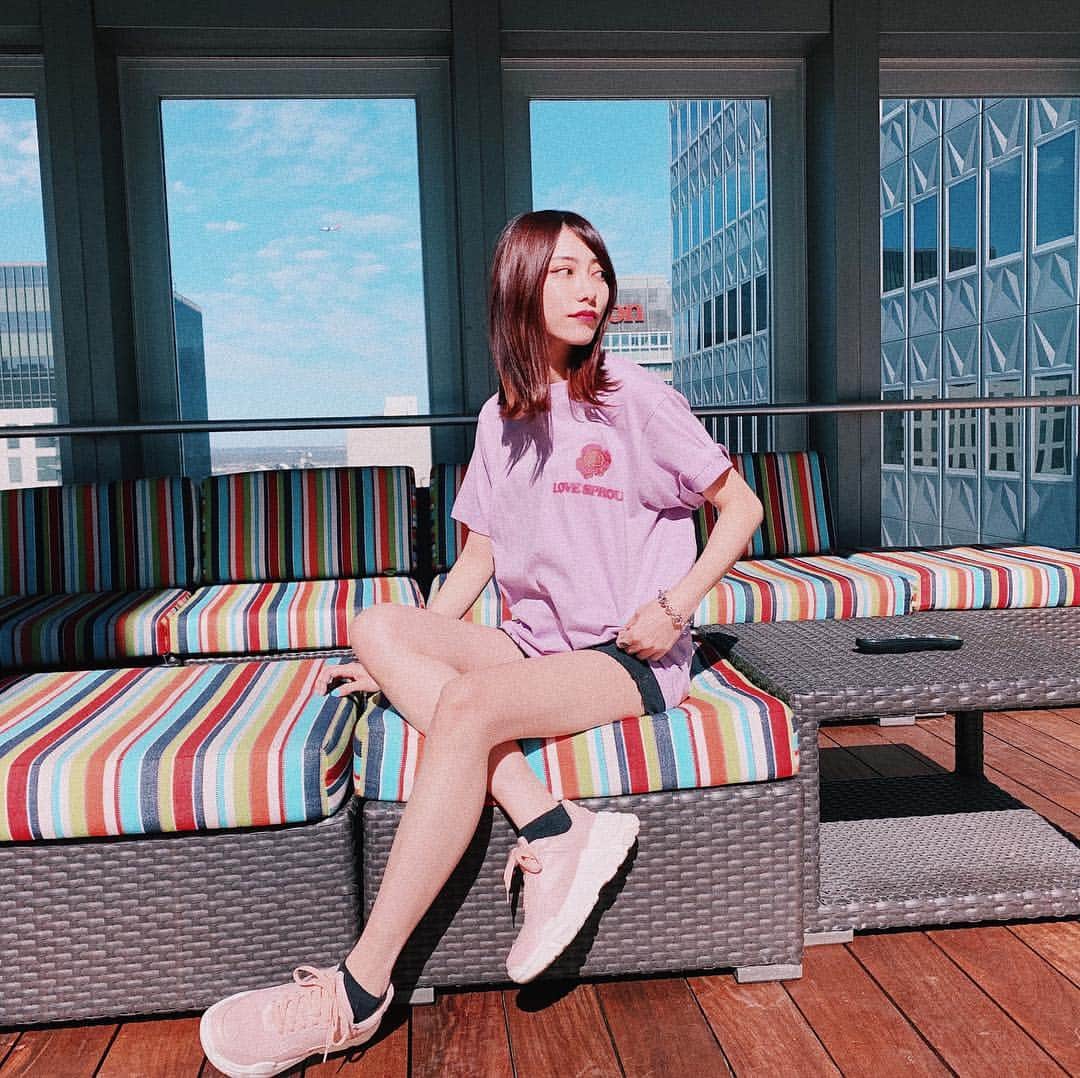 のインスタグラム：「. Good morning. . おやすみ⭐ #ootdfashion #ootd #tshirtslovers #asiangirls #tシャツコーデ #ピンクコーデ #ダッドスニーカー」