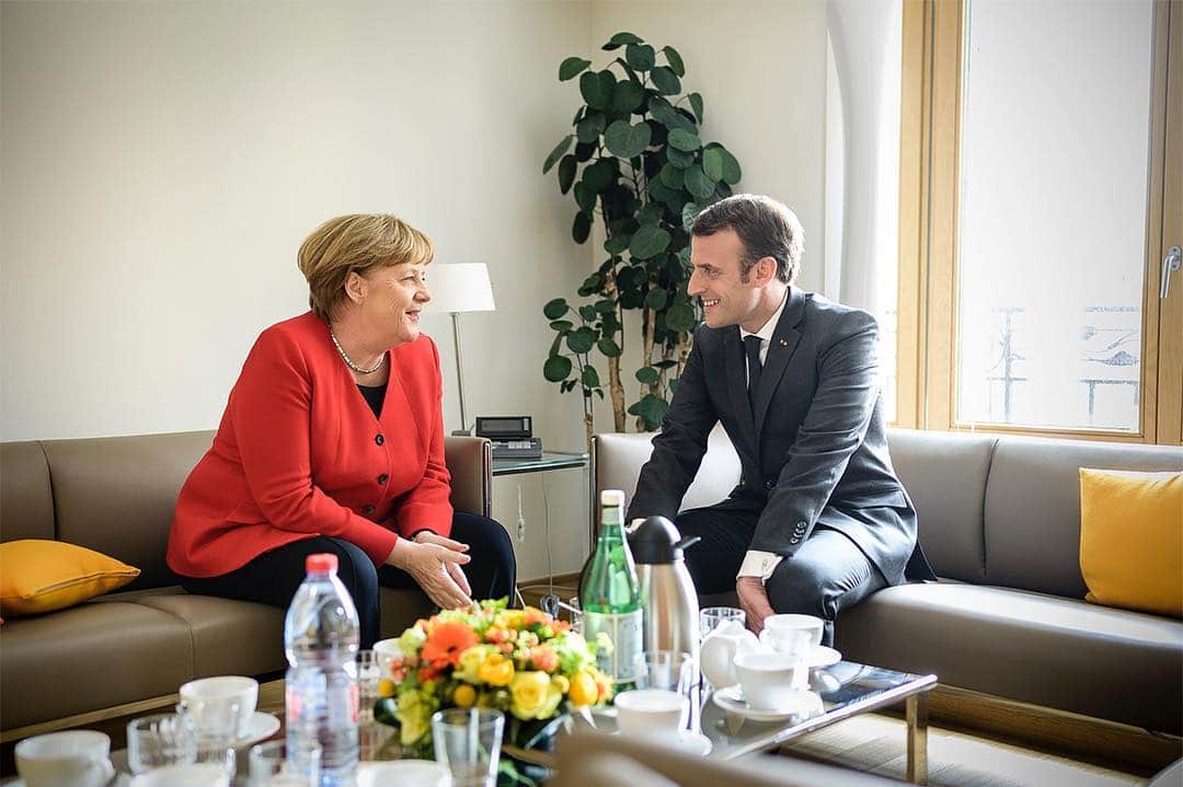 アンゲラ・メルケルさんのインスタグラム写真 - (アンゲラ・メルケルInstagram)「Enge Abstimmung: Vor dem Europäischen Rat heute in Brüssel berät sich Kanzlerin Merkel mit Frankreichs Präsident Emmanuel Macron. —- Close communication: Before the European Council in #Brussels today, Chancellor #Merkel talks to France's President  @emmanuelmacron. #europeanunion #europe #eu #euco」3月22日 0時49分 - bundeskanzlerin